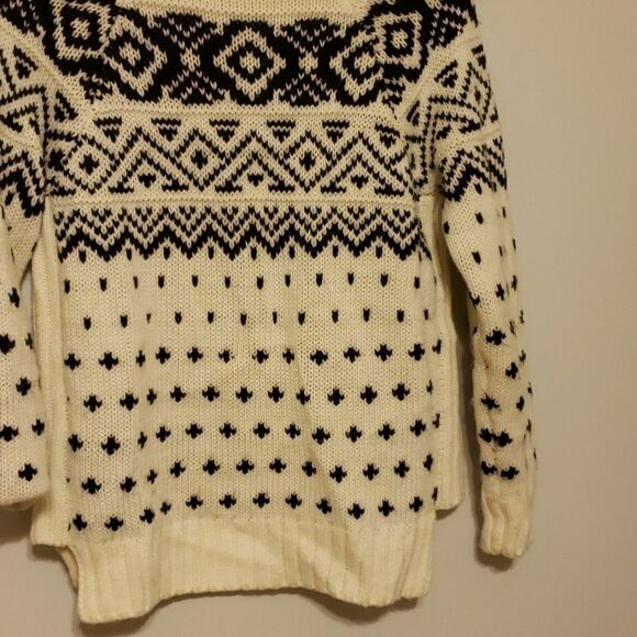 Forever 21 fair isle, Crewneck sweater size small - Picture 4 of 5